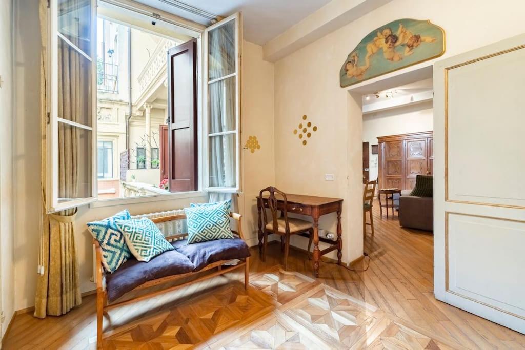 Appartamento Elegante E Centrale La Foglia D'Oro Bolonha Exterior foto