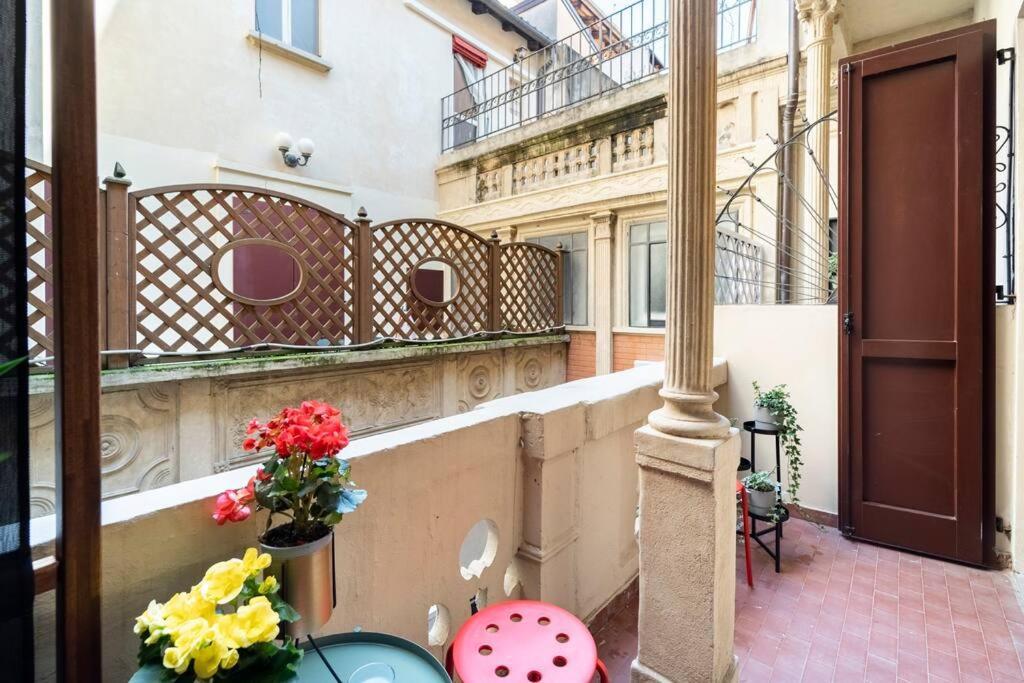 Appartamento Elegante E Centrale La Foglia D'Oro Bolonha Exterior foto